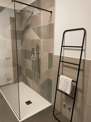 Shower, hair dryer, bidet, towels - Villa with private pool 5 minutes from Lake Trasimeno  (Magione)