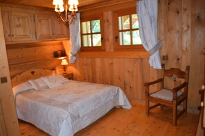 4 bedrooms, iron/ironing board, WiFi