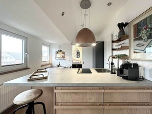 Fridge, microwave, stovetop, coffee/tea maker - TIDE4 Amrum No. 5 - Cute Tiny Loft for one person, 100m to the sea (Wittdün auf Amrum)