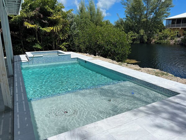 Outdoor pool - 3-bedroom cozy pool home in exclusive Venetian Shores, Islamorada . (Islamorada)