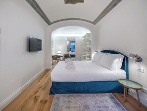 4 soverom, safe på rommet, skrivebord og strykejern/-brett