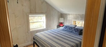 Charming 2-bedroom cottage on Seneca Lake with AC and WiFi in Penn Yan