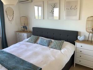 3 bedrooms, iron/ironing board, travel cot, WiFi - Luxury 3 bedroom Villa Near Beaches and Albufeira Marina. Stunning Sea Views. (Albufeira)