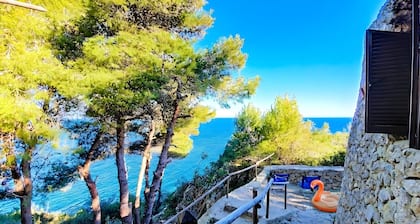 Trullo en pierre avec accÚs mer privé (maison F)