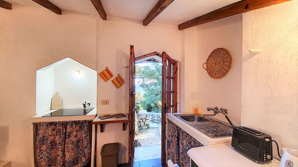 Refrigerador, lavavajillas y utensilios de cocina 