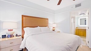 2 sovrum, värdeförvaringsskåp på rummet och skrivbord