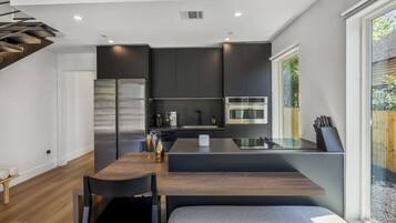 Refrigerador, microondas, horno y parrilla de estufa