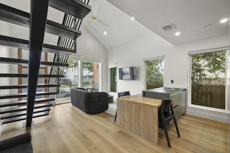 Interior. O`Four Lofts North, Luxury Cabin Retreat