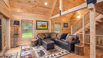 Een smart-tv, een open haard en videogames