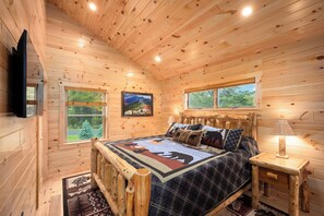 4 bedrooms, iron/ironing board, free WiFi, bed sheets - Riverfront, Brand New Log Cabin-Fireplace-Firepit (Carroll)