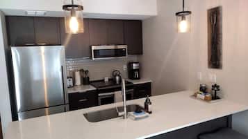 Coffee/tea maker, fridge, microwave, oven