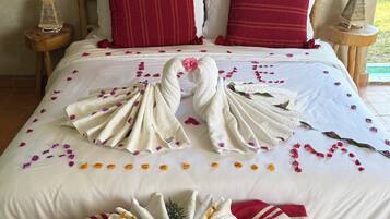 Bungalow Familial, terrasse, vue jardin | 1 chambre, rideaux occultants, Wi-Fi gratuit, draps fournis