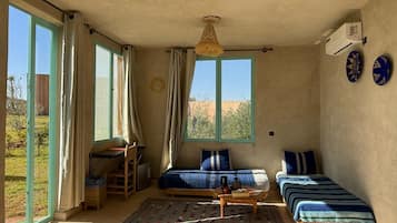 1 bedroom, blackout drapes, free WiFi, bed sheets