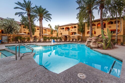 Charming 2-bedroom villa in Scottsdale; 1/2 a block to the Waste Management Open