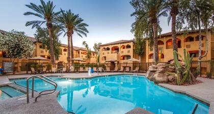 Charming 2-bedroom villa in Scottsdale; 1/2 a block to the Waste Management Open