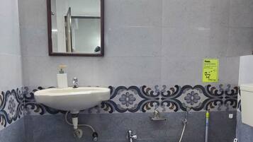 Shower, bidet, towels, soap