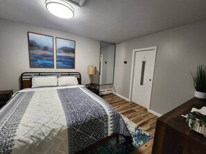 1 bedroom, iron/ironing board, WiFi, bed sheets - Spacious Apartment in Horseheads, NY (Horseheads)