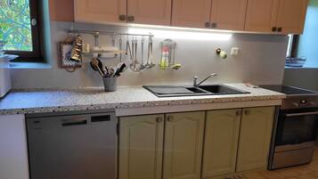 Réfrigérateur, micro-ondes, four, lave-vaisselle