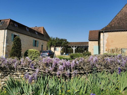 Renovated farmhouse with swimming pool and 3ha garden