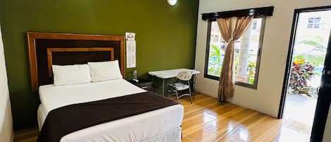 Standard Room, 1 King Bed | Ilmainen Wi-Fi, vuodevaatteet