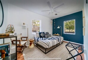 2 Schlafzimmer, Zimmersafe, Bügeleisen/Bügelbrett, WLAN