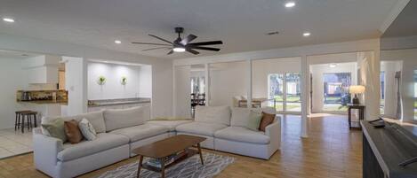 TV, fireplace