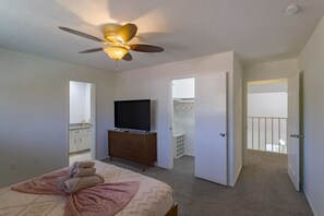 5 bedrooms, desk, iron/ironing board, free WiFi