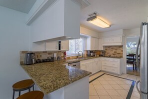 Køleskab, mikrobølgeovn, ovn, opvaskemaskine