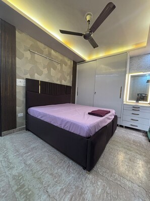 2 chambres, fer et planche à repasser, Wi-Fi, draps fournis