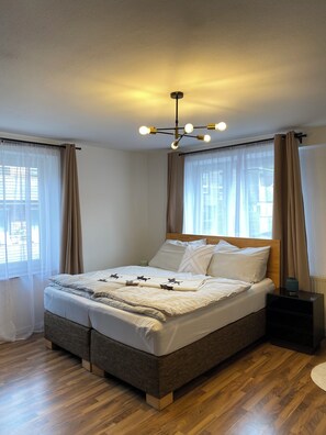 1 soverom, skrivebord, wi-fi (inkludert) og sengetøy