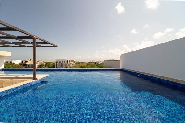 Pool - King Studio w/ Balcony, Rooftop Pool | Aldea Zama (Tulum)