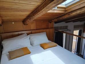 1 habitación, escritorio, tabla de planchar con plancha y wifi gratis