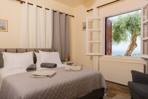 3 chambres, fer et planche à repasser, Wi-Fi, draps fournis
