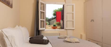 3 chambres, fer et planche à repasser, Wi-Fi, draps fournis