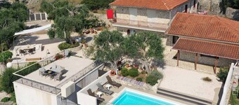 Romanatika House - Three Bedroom Villa, Sleeps 6