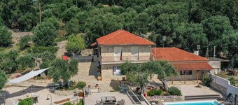 Romanatika House - Three Bedroom Villa, Sleeps 6
