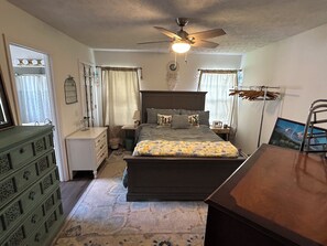 3 chambres, fer et planche à repasser, Wi-Fi, draps fournis