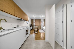 Réfrigérateur, four, plaque de cuisson