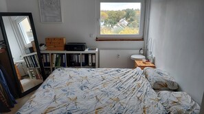 3 habitaciones, tabla de planchar con plancha, wifi y ropa de cama