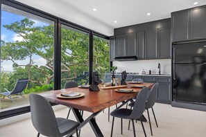 Dining - Ocean view relaxing retreat, pool + hike to beach (San José)