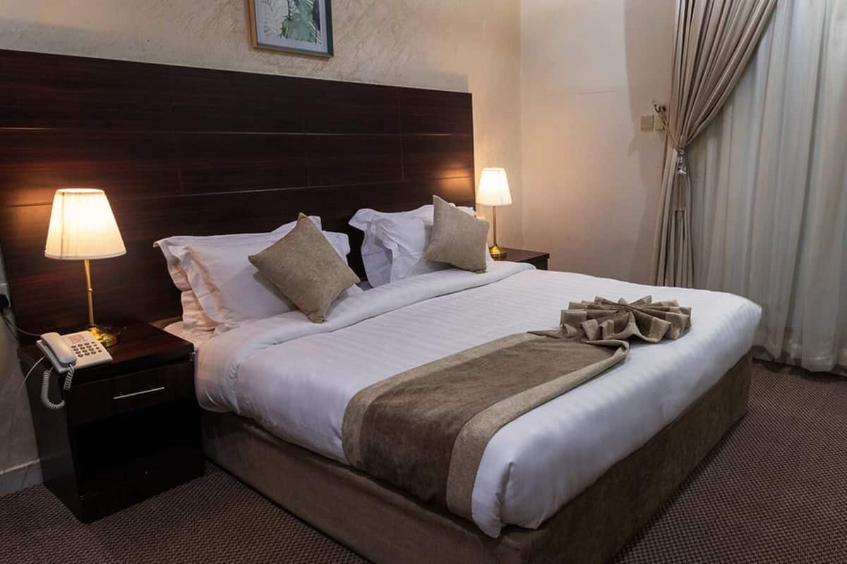 2 bedrooms, minibar, in-room safe, desk
