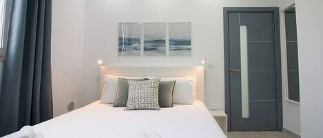 2 Schlafzimmer, Schreibtisch, Bügeleisen/Bügelbrett, Reisekinderbett