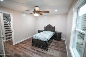 5 habitaciones, tabla de planchar con plancha y wifi gratis 