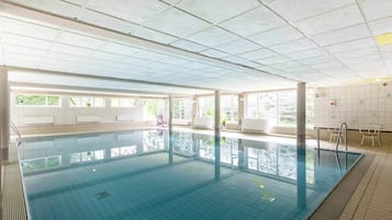 Exercise/lap pool