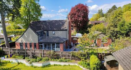 Beautiful 9-bedroom house with WiFi in charming Coventry