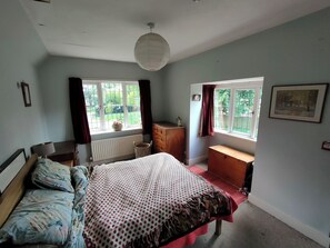 9 Schlafzimmer, Bügeleisen/Bügelbrett, WLAN, Bettwäsche