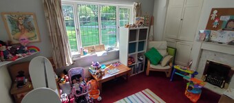 Beautiful 9-bedroom house with WiFi in charming Coventry