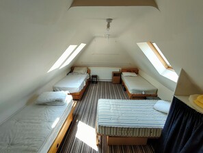 9 bedrooms, iron/ironing board, WiFi, bed sheets
