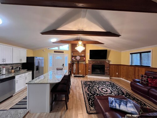 Spacious 5-bedroom house with AC, WiFi in welcoming Tobyhanna