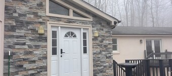 Spacious 5-bedroom house with AC, WiFi in welcoming Tobyhanna